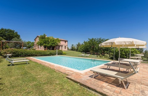 Arcevia Villa | Villa Fufi, refined country house with heated pool near Arcevia, in the quiet of Marche countryside