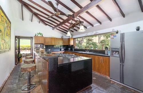 Bella Luz Villa | Villa Gama Vip En Sopetran, Vistas increíbles Con Jacuzzi y Piscina