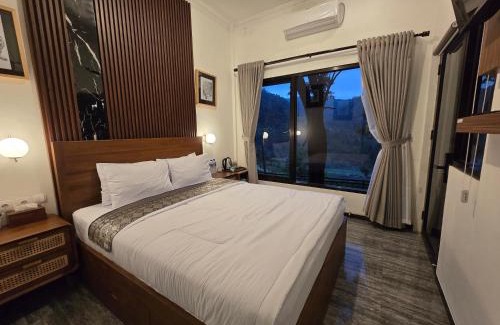 Prigen House | Villa Garden Grove