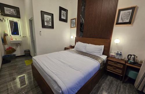 Prigen House | Villa Garden Grove