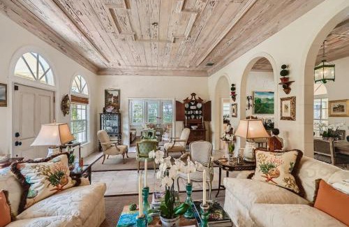Southside House | Villa Gardenia - Peaceful Garden Oasis with Open Floor Plan