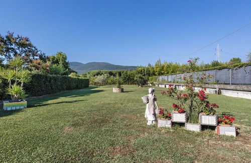 Sarzana Villa | Villa 'Gardenia - Private Garden' with Private Terrace, Wi-Fi and Air Conditioning