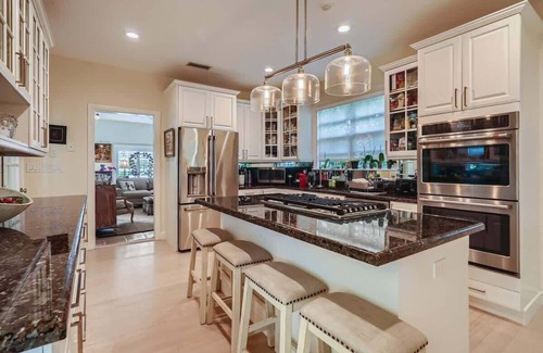 Southside House | Villa Gardenia - Peaceful Garden Oasis with Open Floor Plan