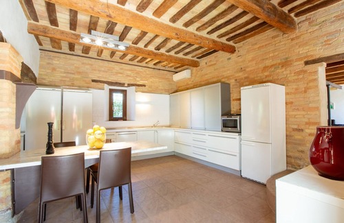 Bettolelle Villa | Villa 'Gelso' with Private Pool, Wi-Fi and Air Conditioning