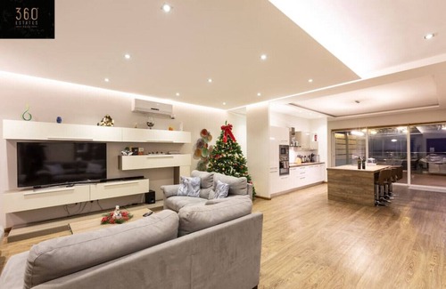 Santa Maria Estate House | Villa GEM with in/Outdoor Pool & SPA + Billiard