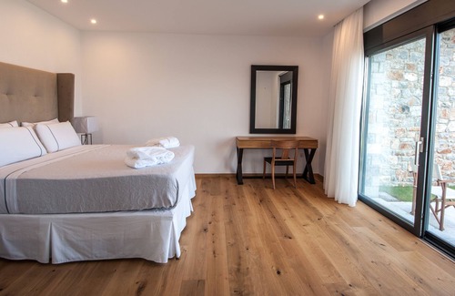 Plaka Villa | Villa Gina The New Eco Chic Destination