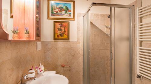 Empoli Villa | VILLA GINO 8&2, Emma Villas