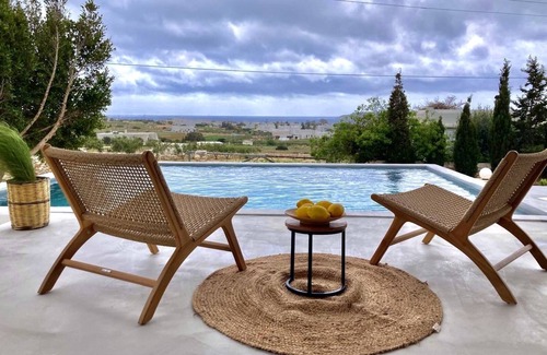 Aliki Villa | Villa Giorgianna - near Aliki beach with pool