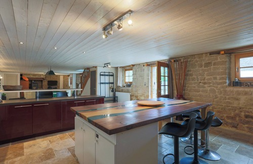 Guern House | Villa "Gite Relax a la Campagne" with Private Terrace & Wi-Fi