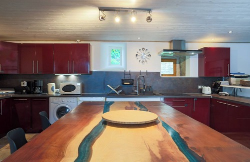 Guern House | Villa "Gite Relax a la Campagne" with Private Terrace & Wi-Fi