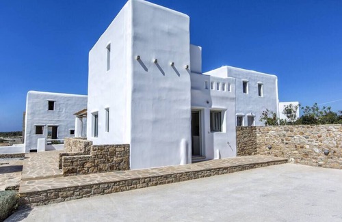 Naxos Villa | Villa Glyfada, a private fully equipped gem.
