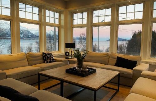 Kvaefjord Municipality Villa | Villa Godfjord