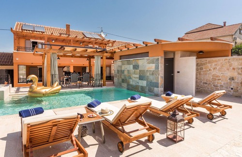 Bicine House | Villa Gold (V9111-K1) - Skradin