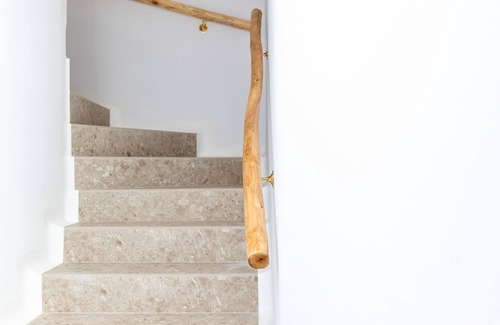 Plaka Villa | Villa Gold&White