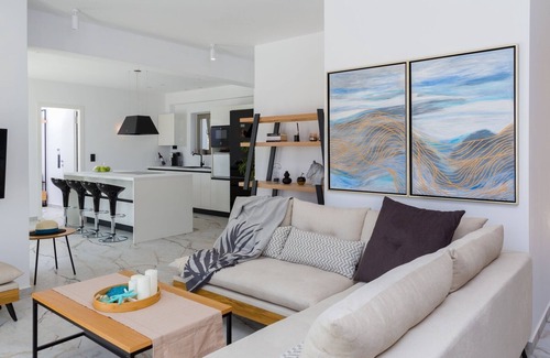 Chrissi Akti Villa | Villa Golden Bay