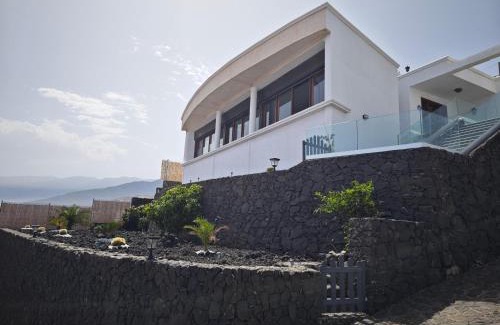 Radazul Bed & Breakfast | Villa Gonzalez Sea Views