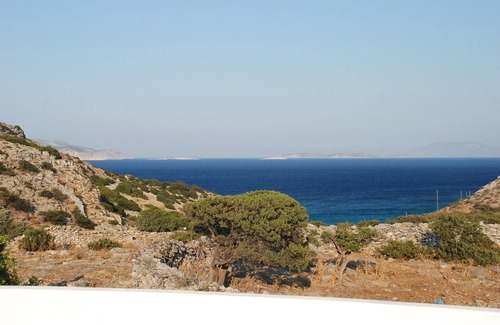 Schinoussa Town House | Villa in picturesque village, 5 min walk from the island best beach