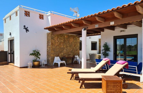 Caleta de Fuste Villa | Villa Grace - 5 star family friendly licensed villa with private pool
