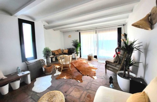 Buenas Noches Villa | Villa 'Granados' with Sea View, Wi-Fi and Air Conditioning