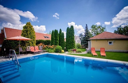 Szentendrei Villa | Villa GreenTree - Fully Refurbished in 2023