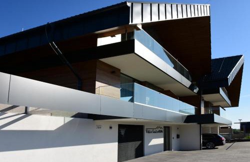 Nova Lesna Apartment | Villa Greystone