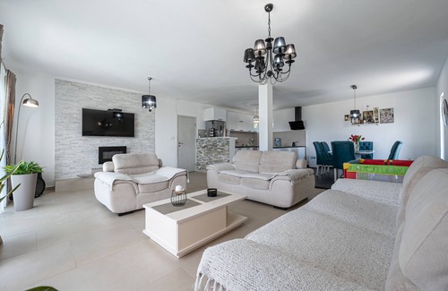 Zagora Villa | Villa Hacienda w/Pool and View Over the Horizon