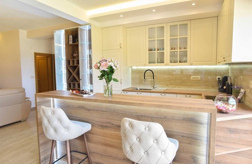Kotor Old Town Villa | Villa Hacienda with Pool