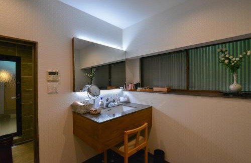 Itsukushima House | Villa Hamorebi