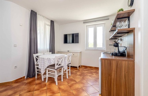 Linardici Apartment | Villa Haya - apartment MIMOZA with heated pool