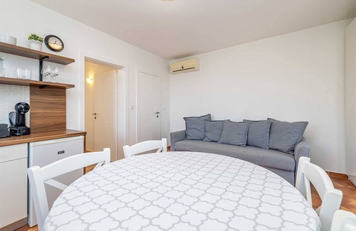 Linardici Apartment | Villa Haya - apartment MIMOZA with heated pool
