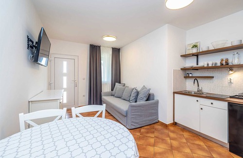 Linardici Apartment | Villa Haya - studio apartment MASLINA with heated pool