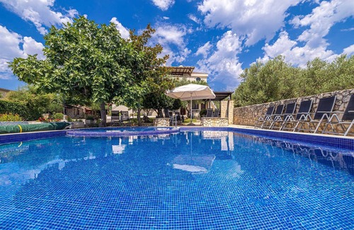 Linardici Apartment | Villa Haya - studio apartment KRASULA with heated pool