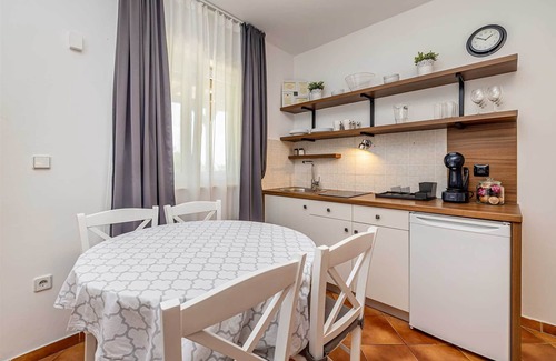 Linardici Apartment | Villa Haya - studio apartment Lavanda with heated pool