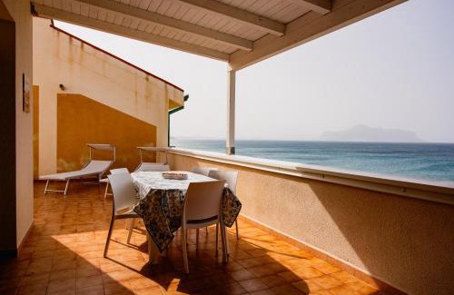 Ficarazzi Apartment | VILLA HEMINGWAY - LA Casa di Alessia e La Casa di Leonardo