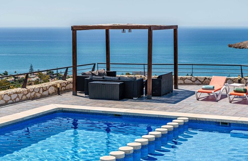 Benalmadena Villa | Villa 'Holivista' with Sea View, Wi-Fi and Air Conditioning