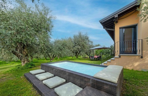Bardolino House | Villa i Roccoli - olive trees with private pool