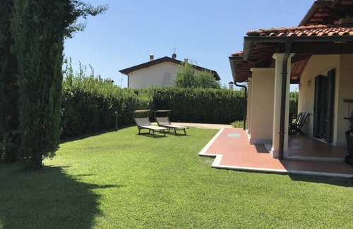 Pietrasanta Villa | Villa Iana - villa with garden located between Pietrasanta & Versilia beaches