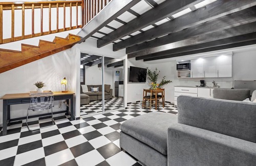 San Francisco Apartment | Villa Ignacio | Stylish mezzanine in the old town!