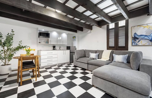 San Francisco Apartment | Villa Ignacio | Stylish mezzanine in the old town!