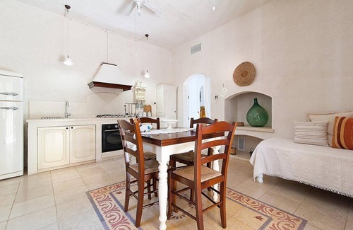 Racale Villa | Villa Ignatia: A charming villa surrounded by vineyards and olive groves, with Free WI-FI.