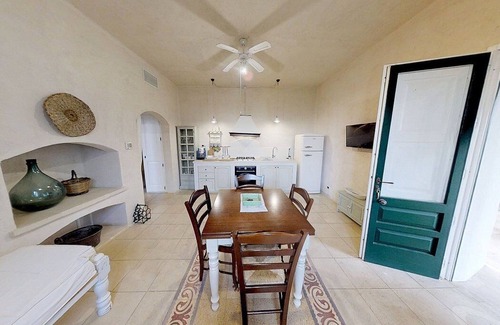 Racale Villa | Villa Ignatia: A charming villa surrounded by vineyards and olive groves, with Free WI-FI.