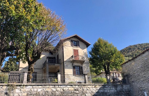 Centro Valle Intelvi Bed & Breakfast | Villa il Maiale Bianco Bed & Breakfast