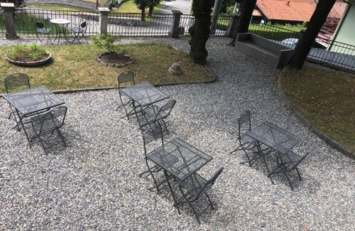 Centro Valle Intelvi Bed & Breakfast | Villa il Maiale Bianco Bed & Breakfast