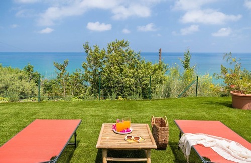 Sant'Ambrogio Villa | Villa Il Mirto by DomuSicily
