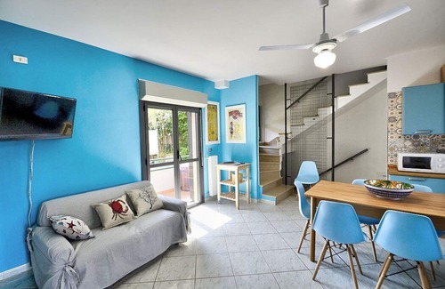 Laura House | Villa Il Nocchiero: A welcoming three-story independent house situated at a short distance from the beach, with Free WI-FI.