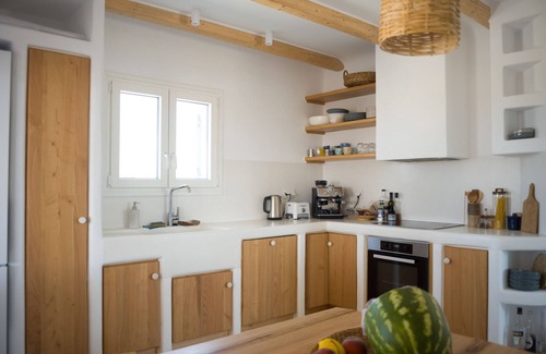 Kastraki Villa | Villa IliakinΙδανική για όσους θέλουν να αφεθούν να τους παρασύρει το καλοκαίρι.