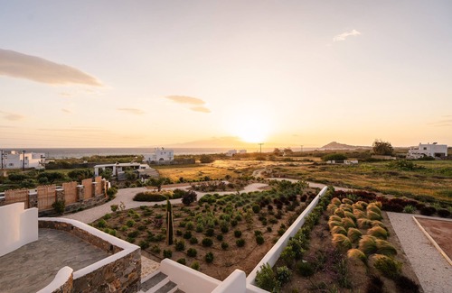 Kastraki Villa | Villa IliakinΙδανική για όσους θέλουν να αφεθούν να τους παρασύρει το καλοκαίρι.