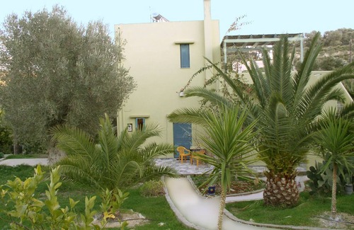 Kamilari House | Villa Ilona - The artist's house with private pool and large garden