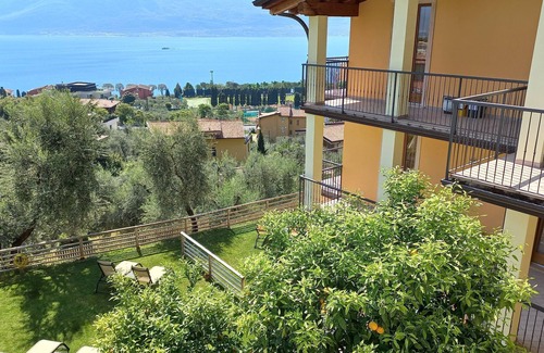 Limone sul Garda Apartment | "Villa Imelda" spacious, bright apartments, garden or balcony, lake view