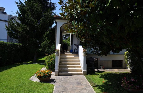 Lavinio Lido di Enea Villa | villa immersa nel verdo